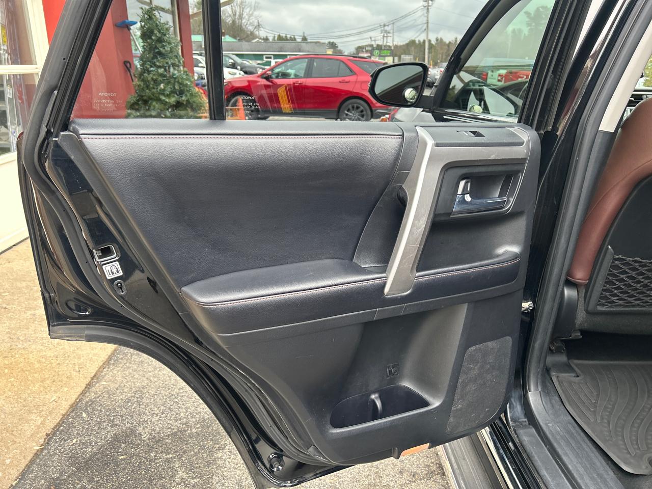 Toyota 4Runner Limited 4D SUV 4WD V6 2016