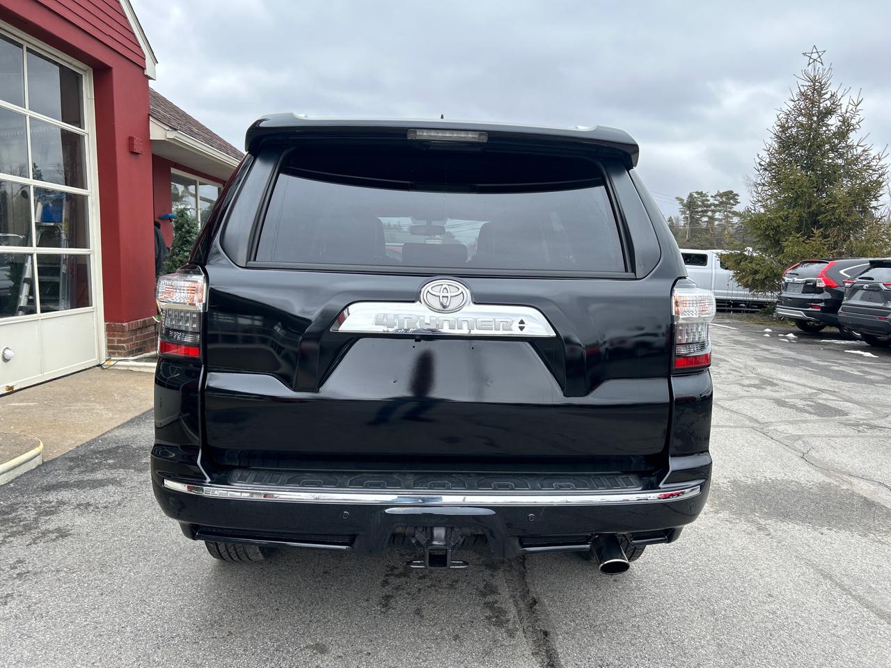 Toyota 4Runner Limited 4D SUV 4WD V6 2016