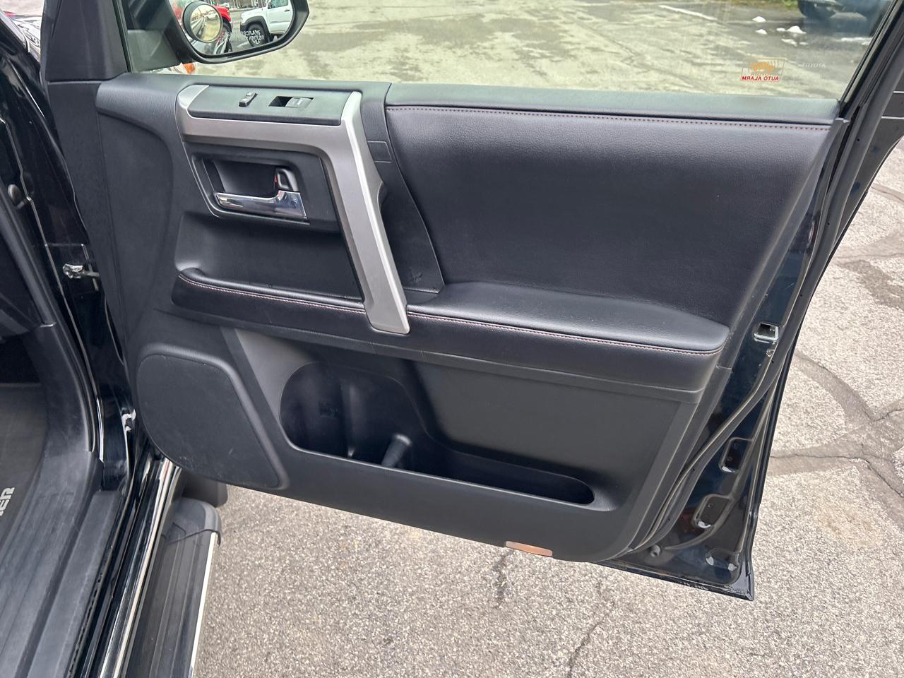 Toyota 4Runner Limited 4D SUV 4WD V6 2016