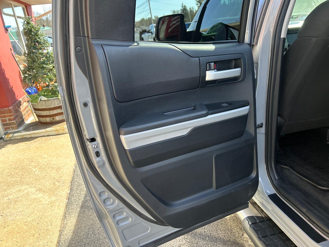 Toyota Tundra 4WD SR5 Double Cab 6.5' Bed 5.7L (Natl) 2018