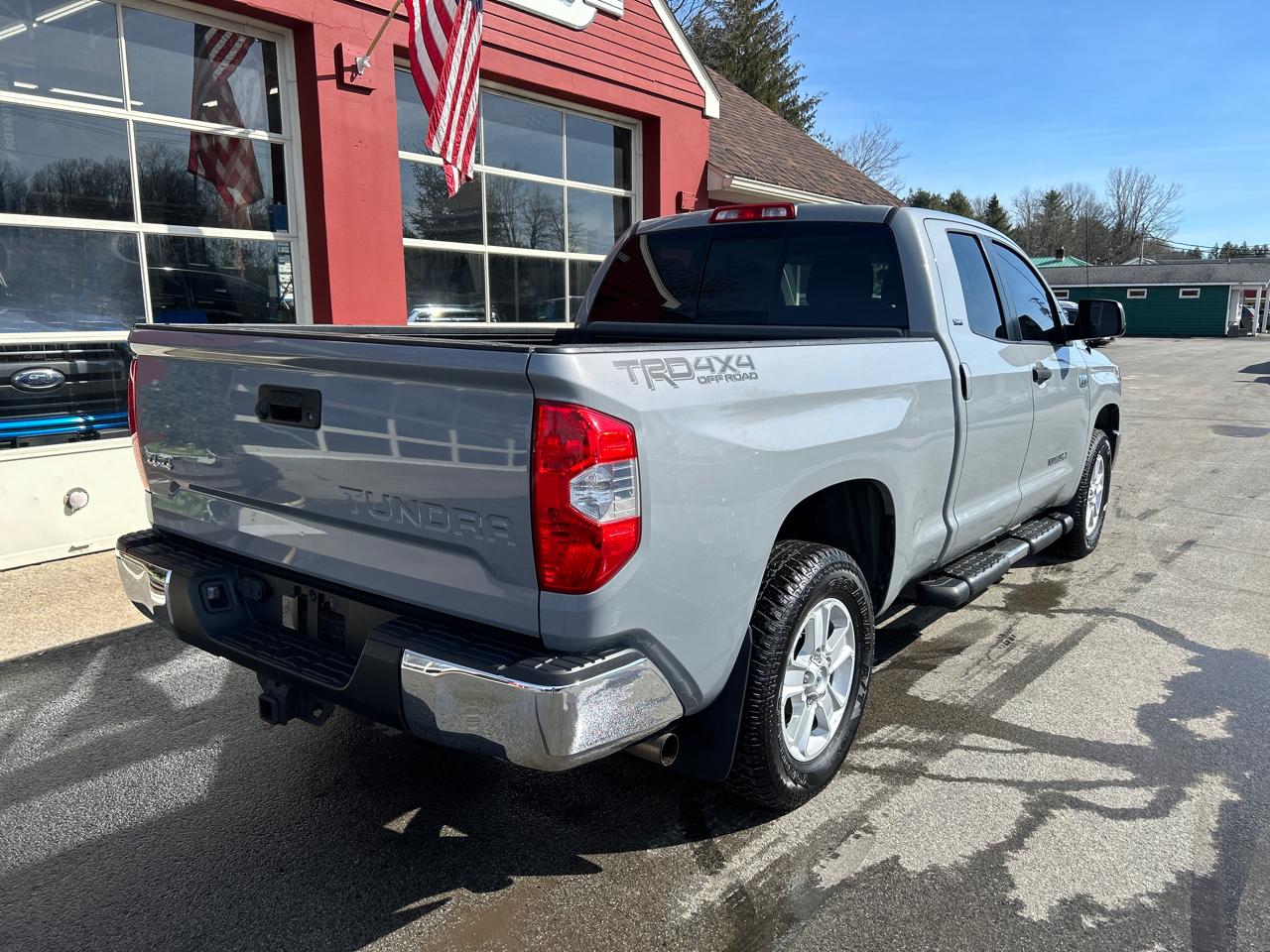 Toyota Tundra 4WD SR5 Double Cab 6.5' Bed 5.7L (Natl) 2018