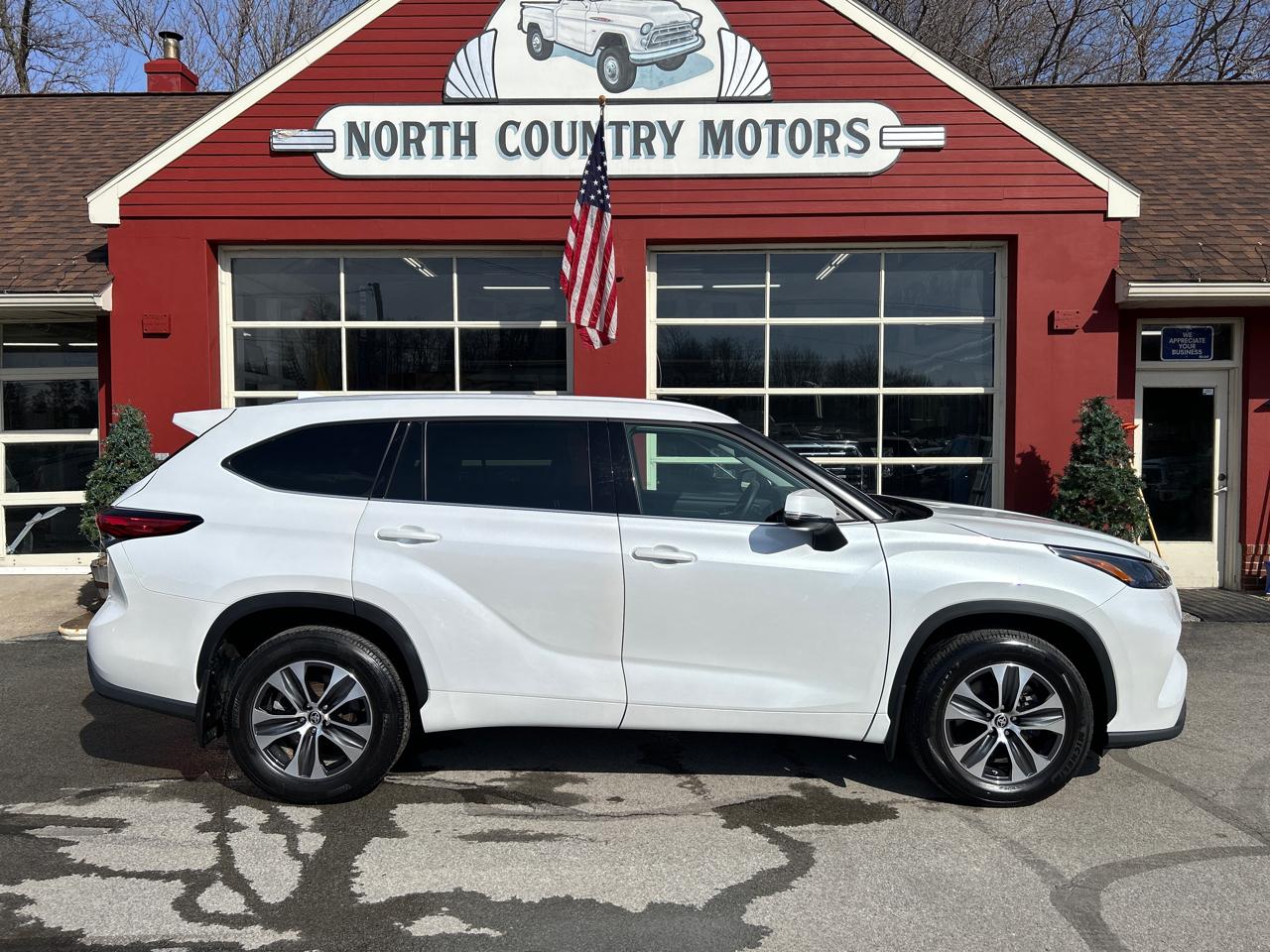 Toyota Highlander XLE AWD (Natl) 2022