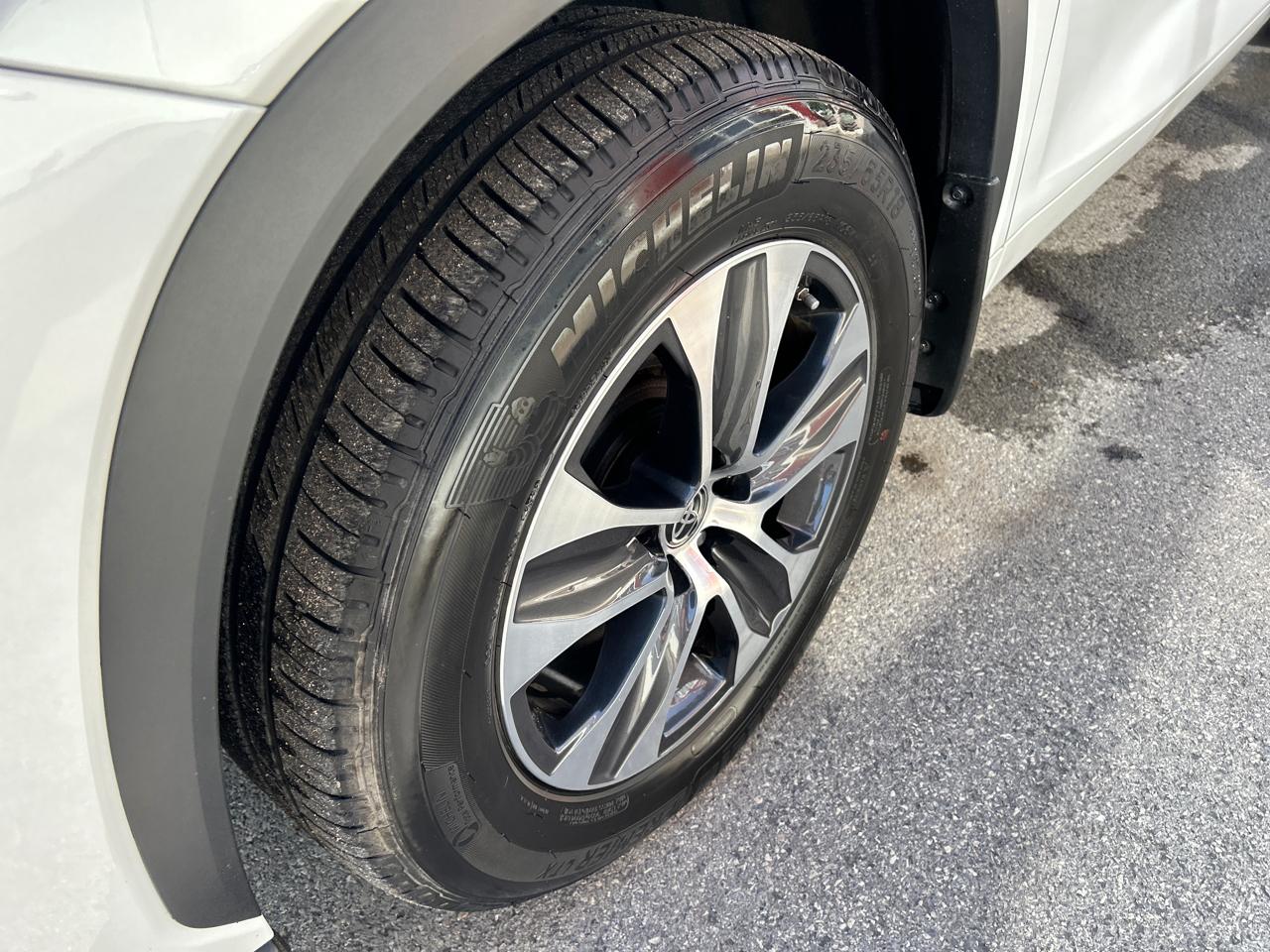 Toyota Highlander XLE AWD (Natl) 2022