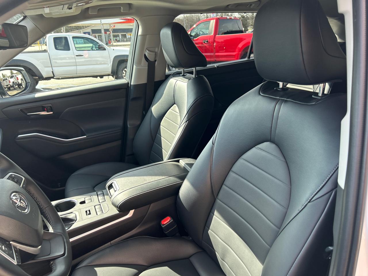 Toyota Highlander XLE AWD (Natl) 2022