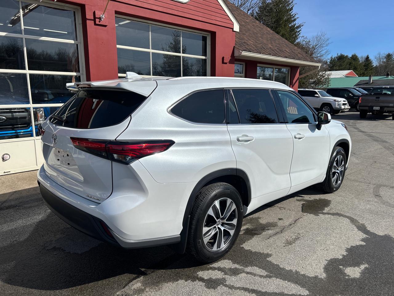 Toyota Highlander XLE AWD (Natl) 2022