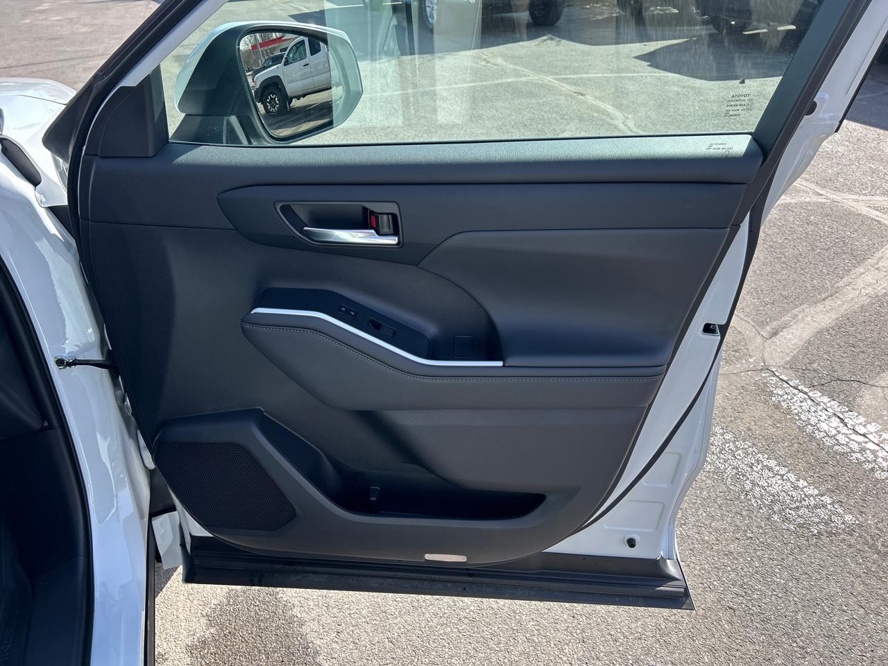 Toyota Highlander XLE AWD (Natl) 2022