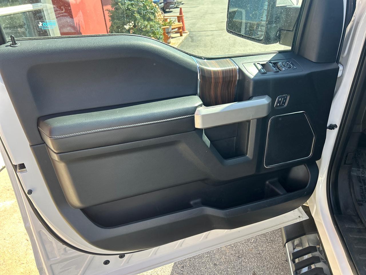 Ford F-150 4WD SuperCrew 145" Lariat 2016