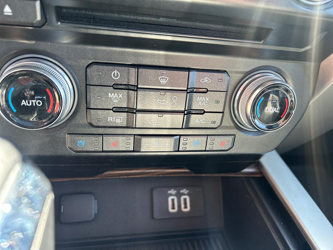 Ford F-150 4WD SuperCrew 145" Lariat 2016