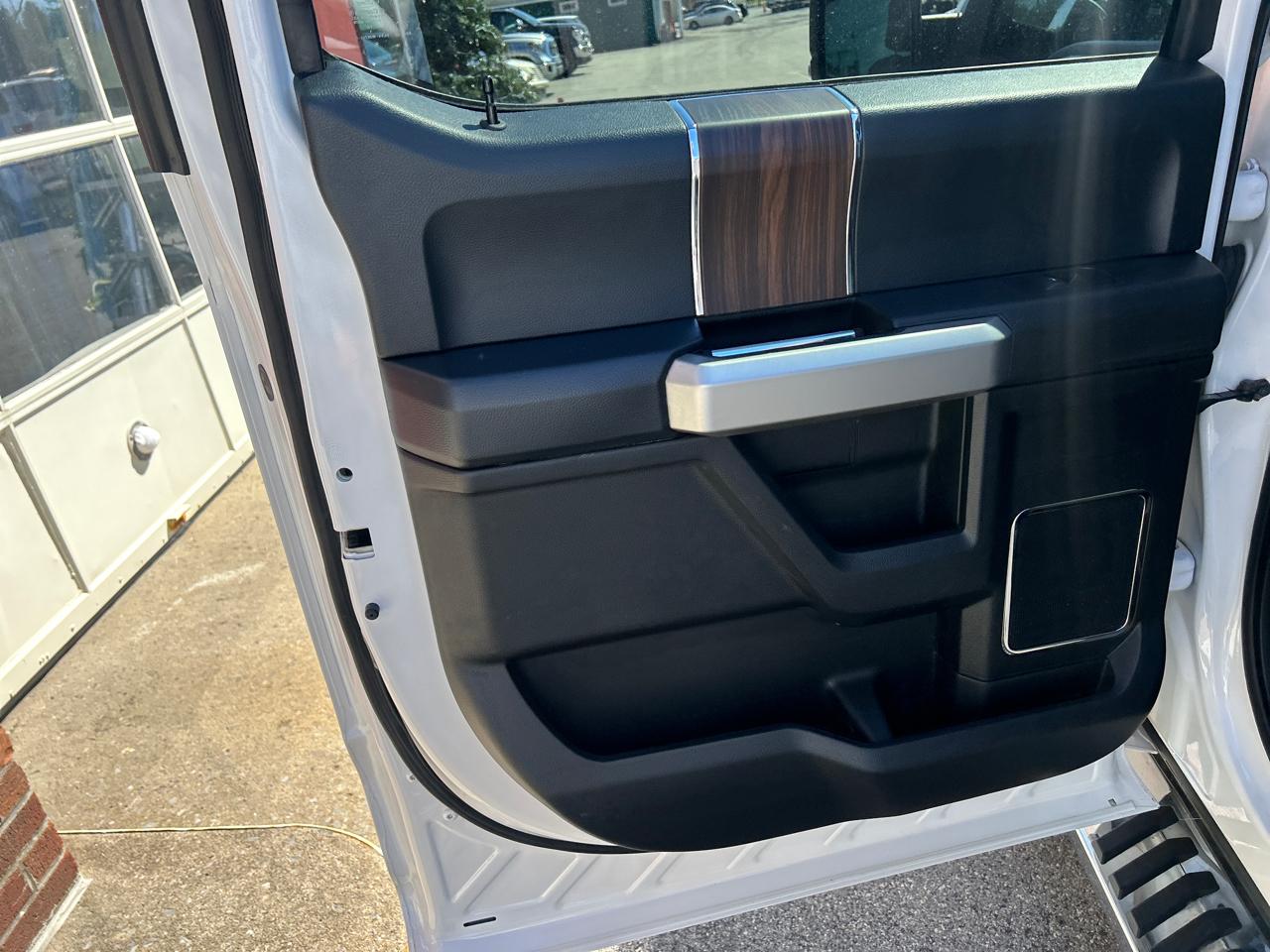 Ford F-150 4WD SuperCrew 145" Lariat 2016