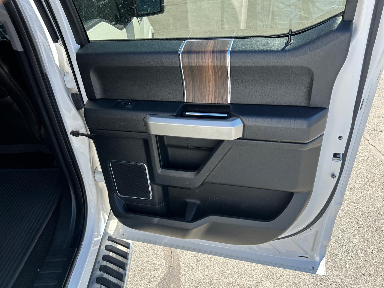 Ford F-150 4WD SuperCrew 145" Lariat 2016