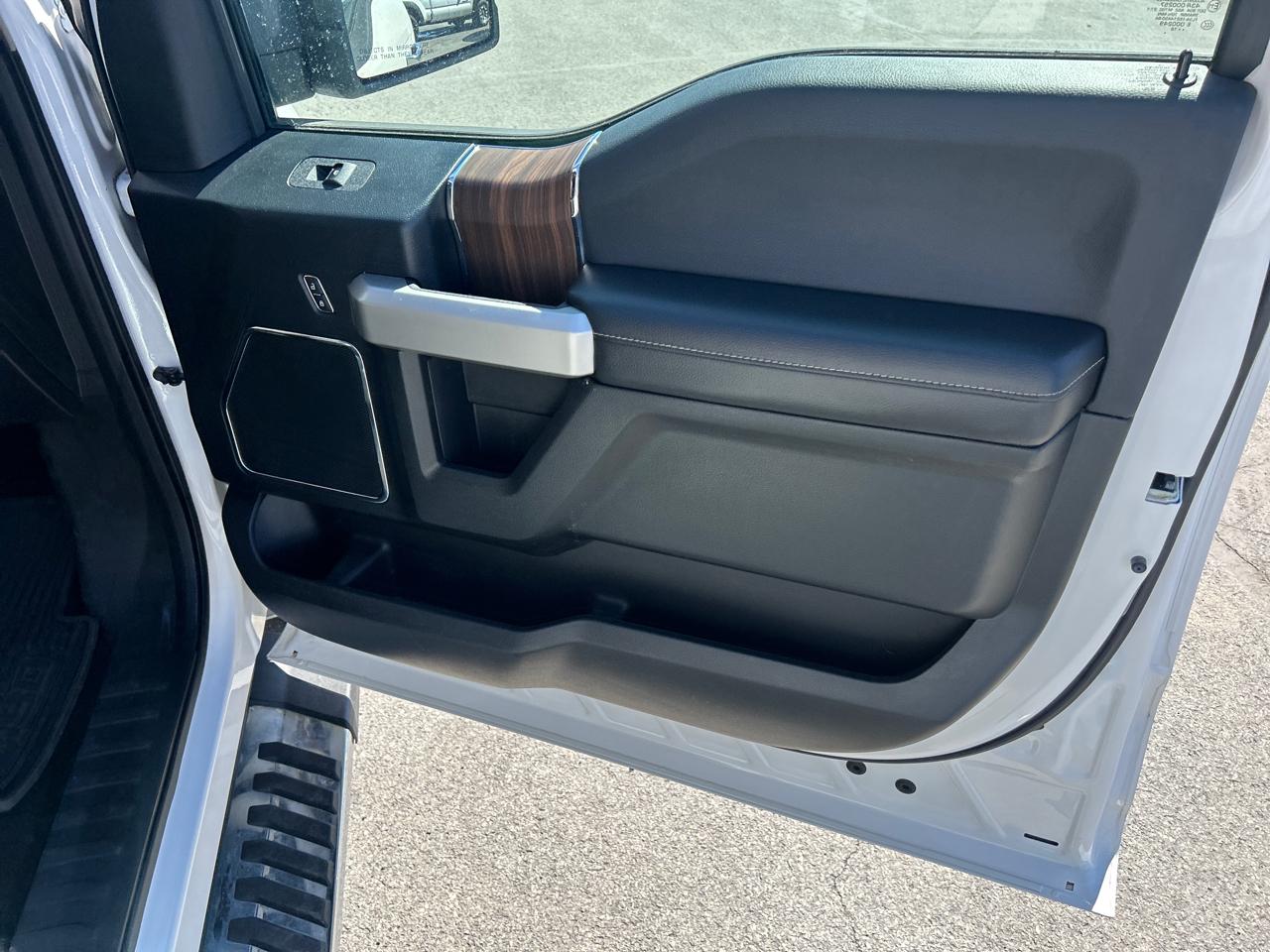 Ford F-150 4WD SuperCrew 145" Lariat 2016