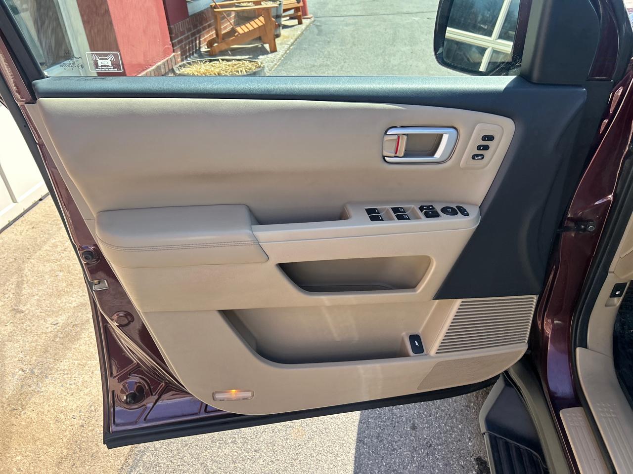 Honda Pilot 4WD 4dr Touring w/RES & Navi 2012