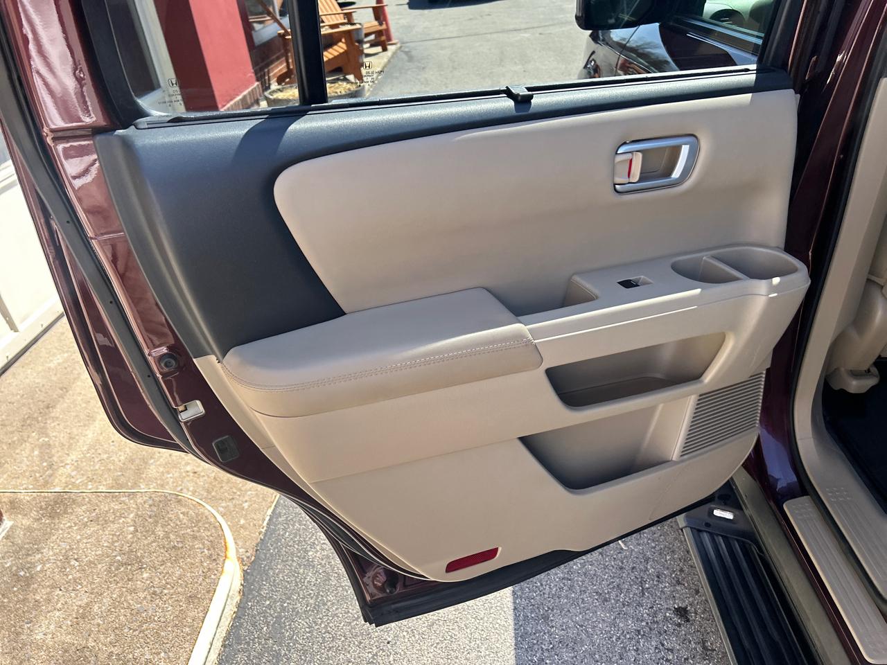 Honda Pilot 4WD 4dr Touring w/RES & Navi 2012