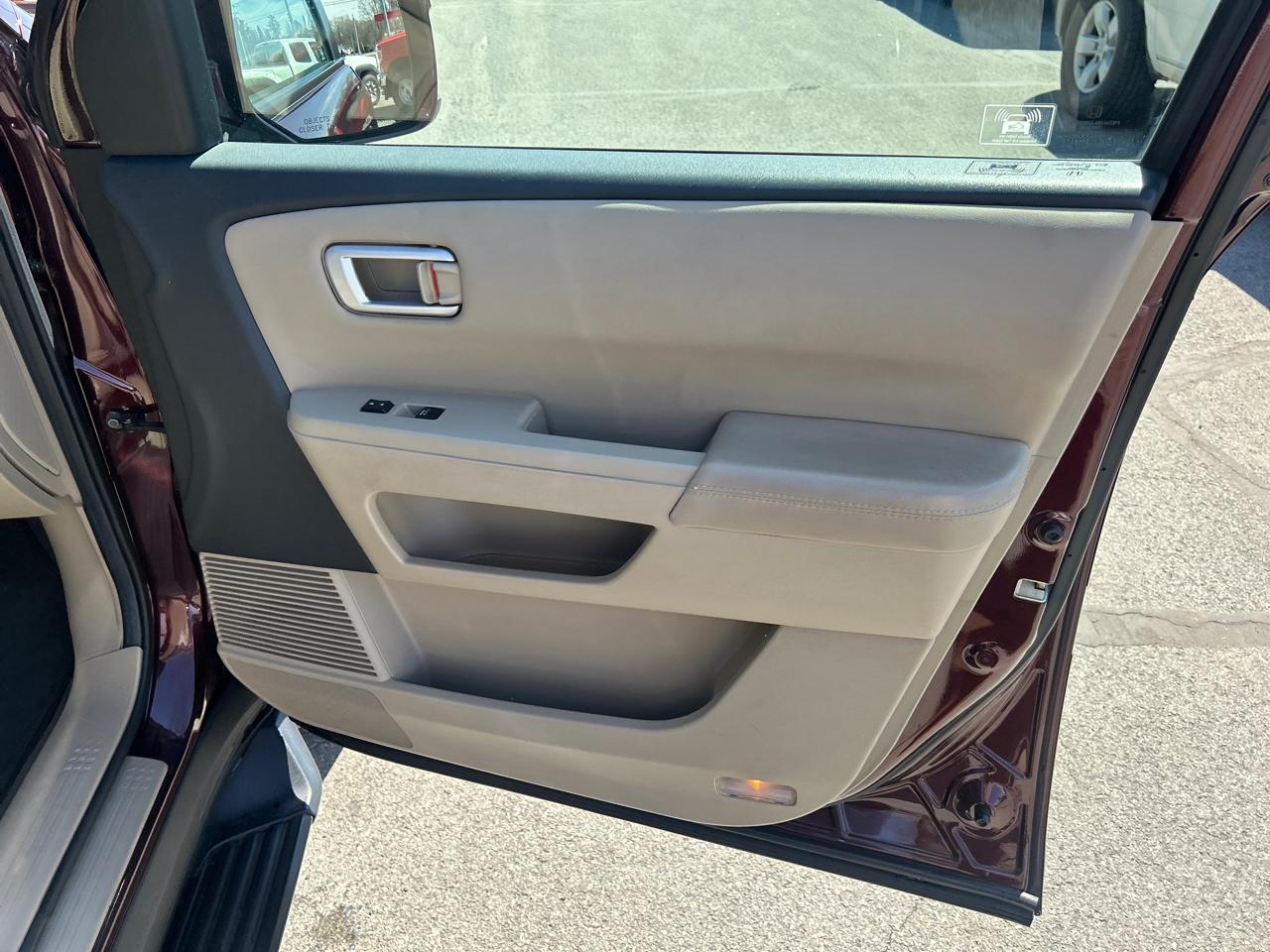 Honda Pilot 4WD 4dr Touring w/RES & Navi 2012