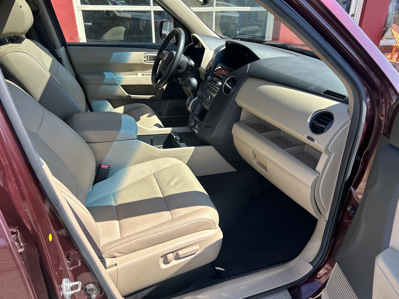 Honda Pilot 4WD 4dr Touring w/RES & Navi 2012