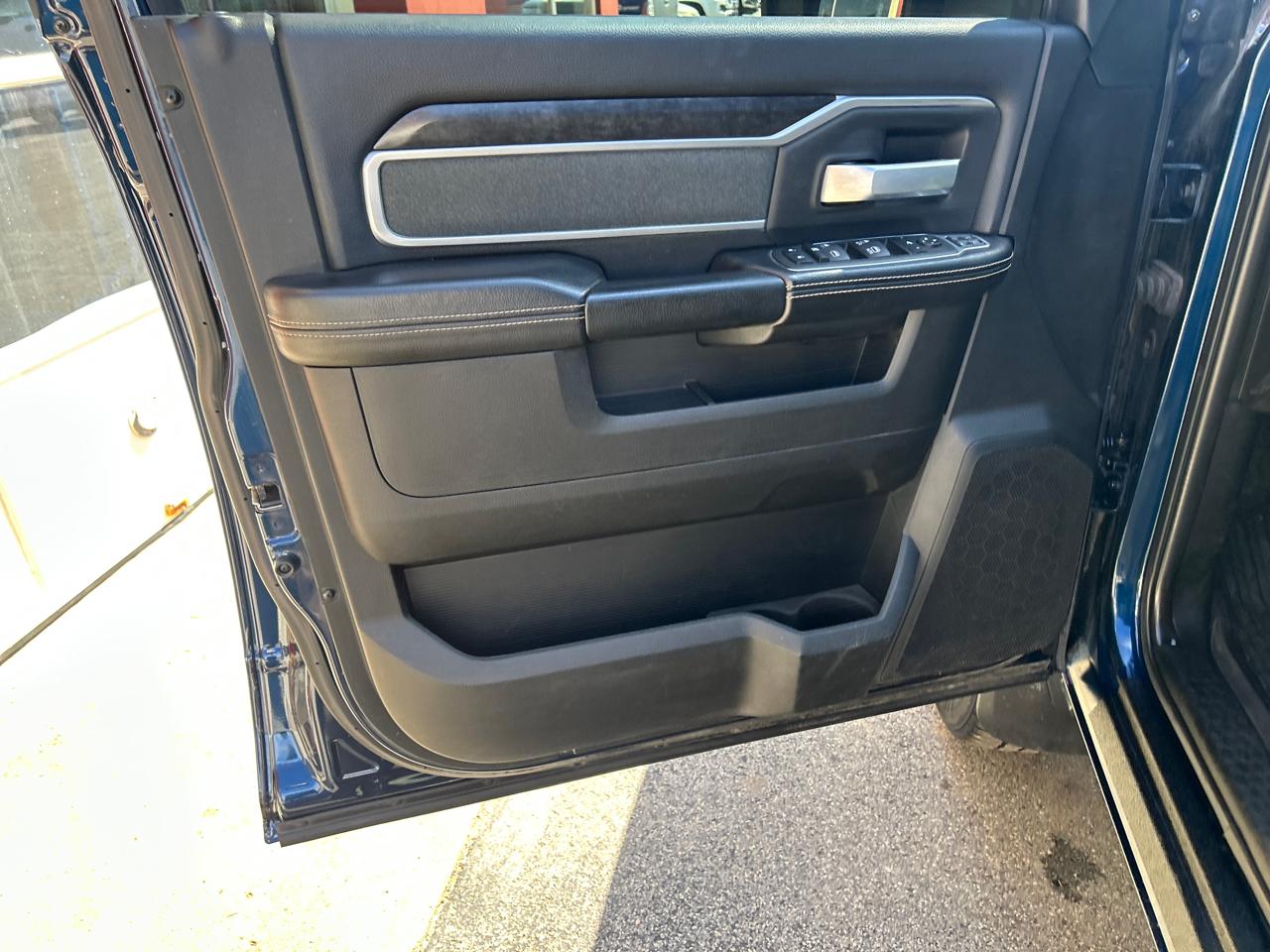 RAM 2500 Big Horn 4x4 Crew Cab 6'4" Box 2023