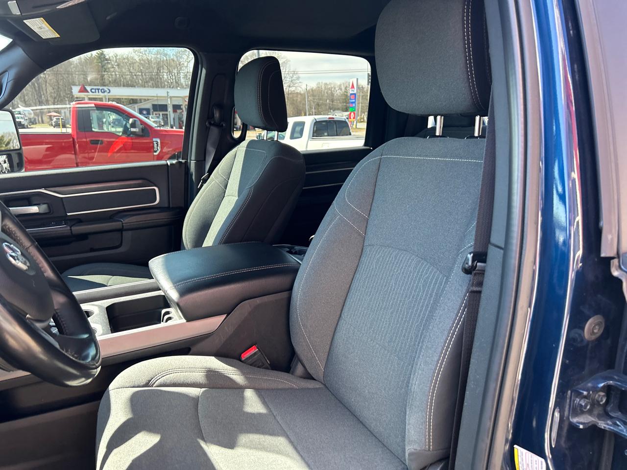 RAM 2500 Big Horn 4x4 Crew Cab 6'4" Box 2023