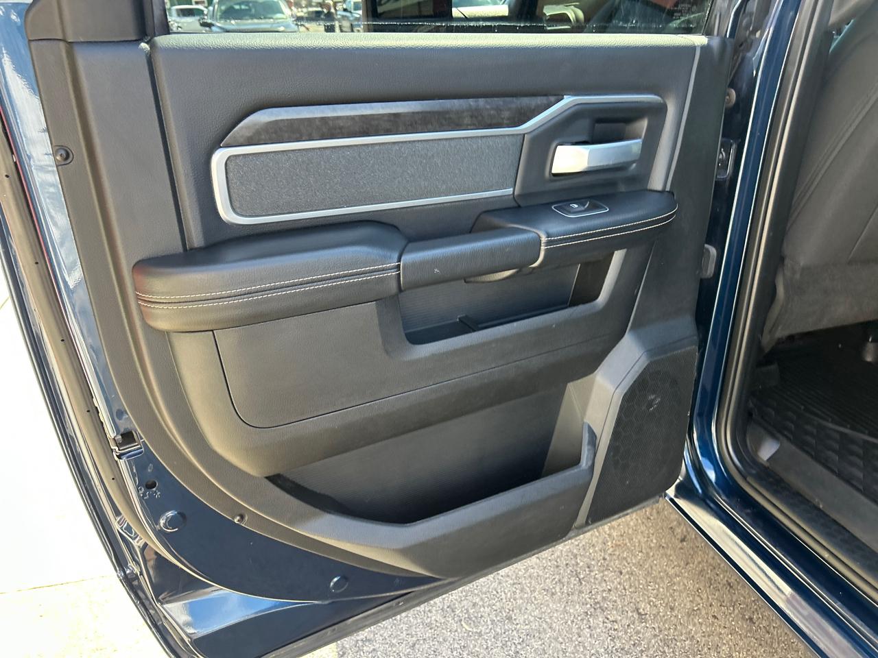 RAM 2500 Big Horn 4x4 Crew Cab 6'4" Box 2023