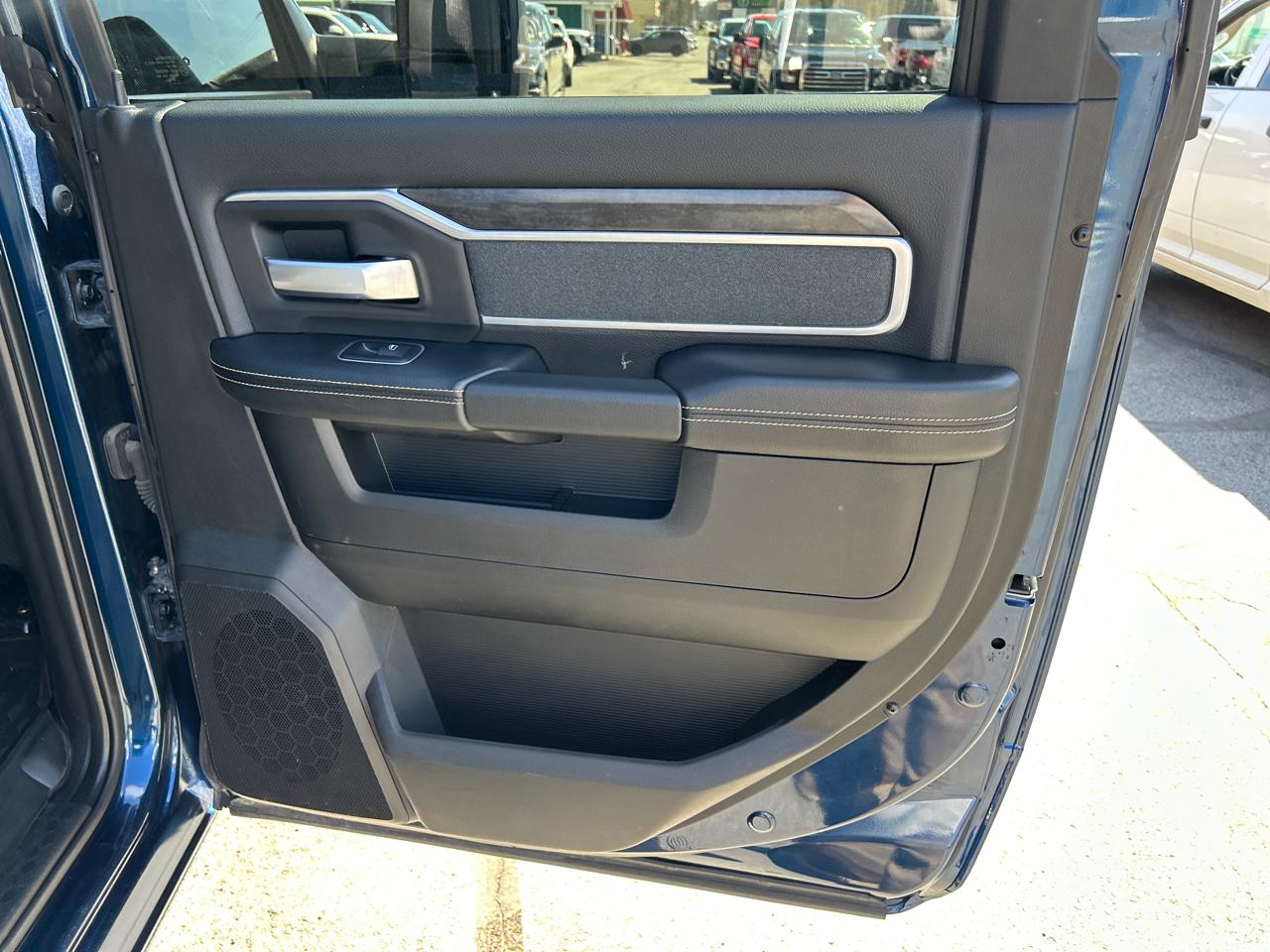 RAM 2500 Big Horn 4x4 Crew Cab 6'4" Box 2023