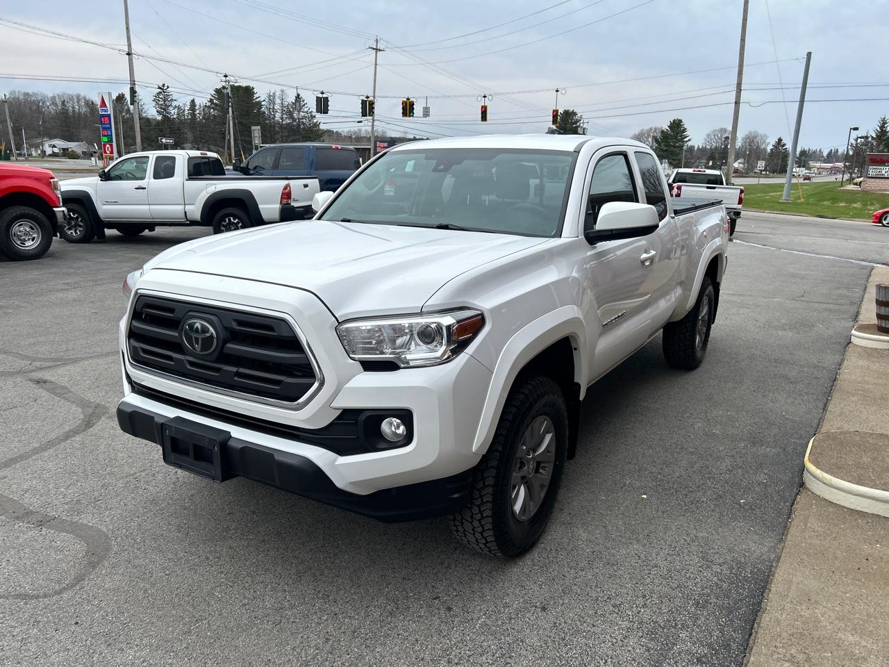 Toyota Tacoma 4WD SR5 Access Cab 6' Bed V6 AT (Natl) 2019