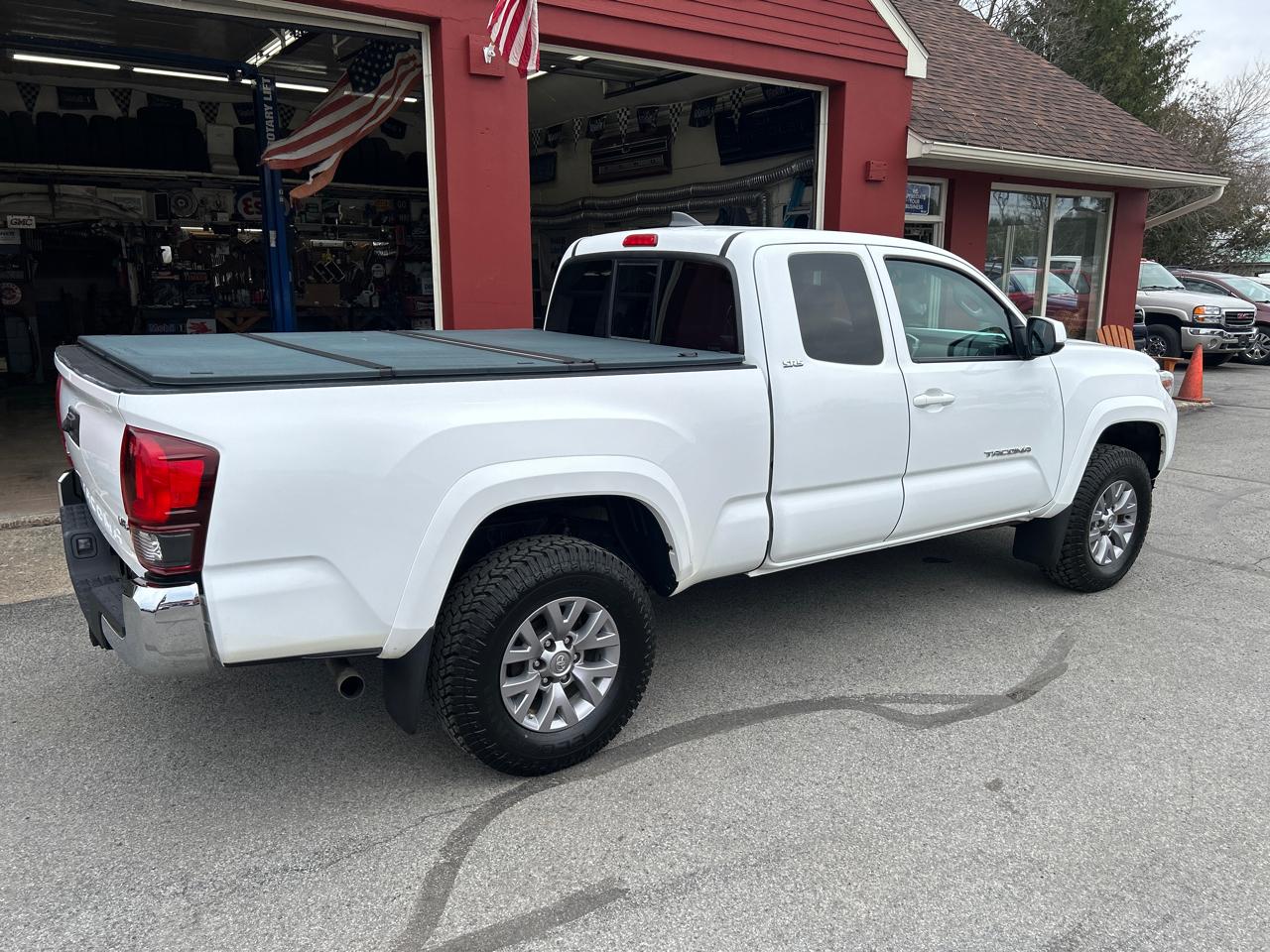 Toyota Tacoma 4WD SR5 Access Cab 6' Bed V6 AT (Natl) 2019