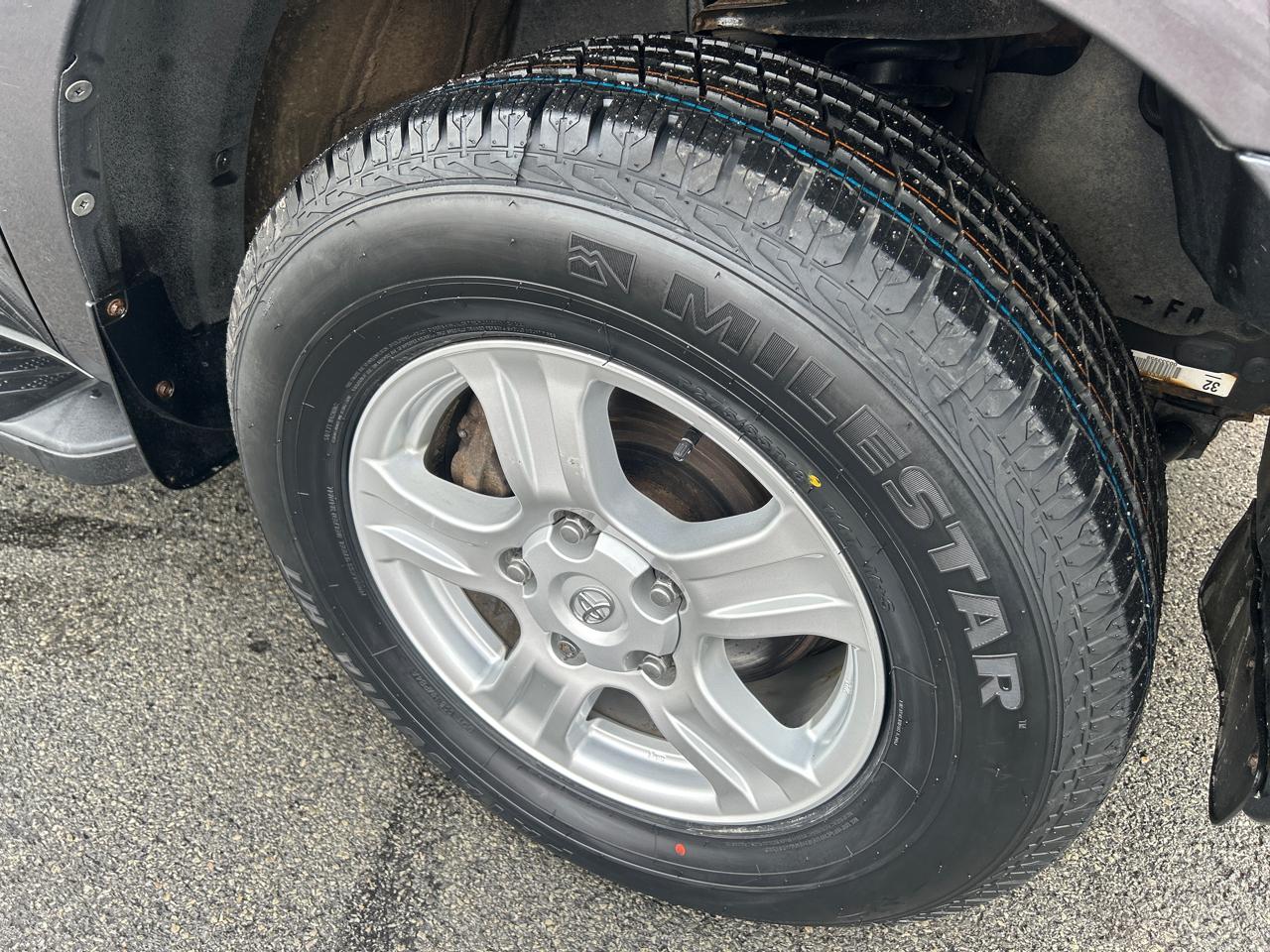 Toyota Sequoia 4WD 5.7L SR5 (Natl) 2015