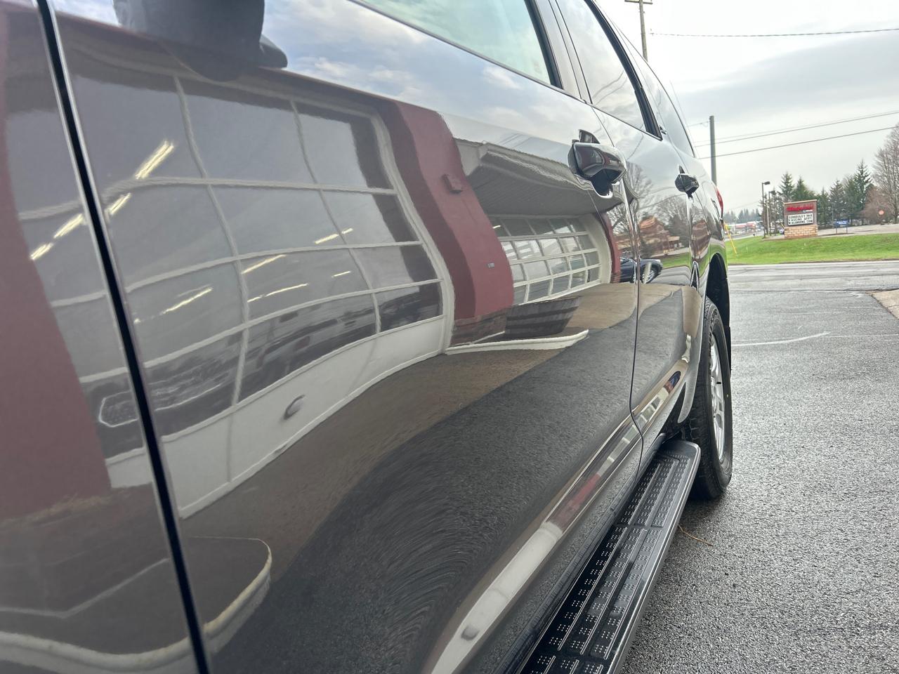 Toyota Sequoia 4WD 5.7L SR5 (Natl) 2015