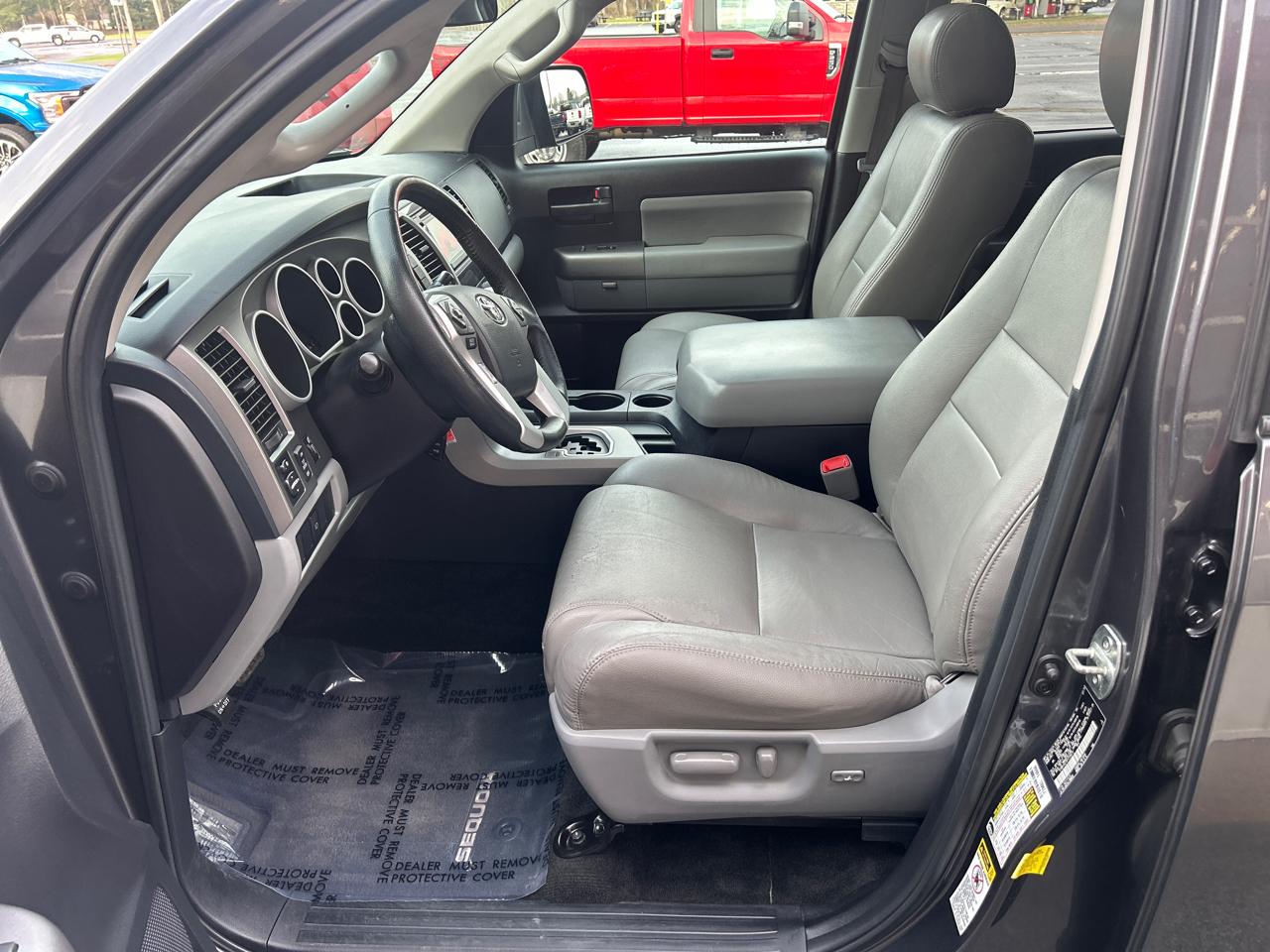 Toyota Sequoia 4WD 5.7L SR5 (Natl) 2015