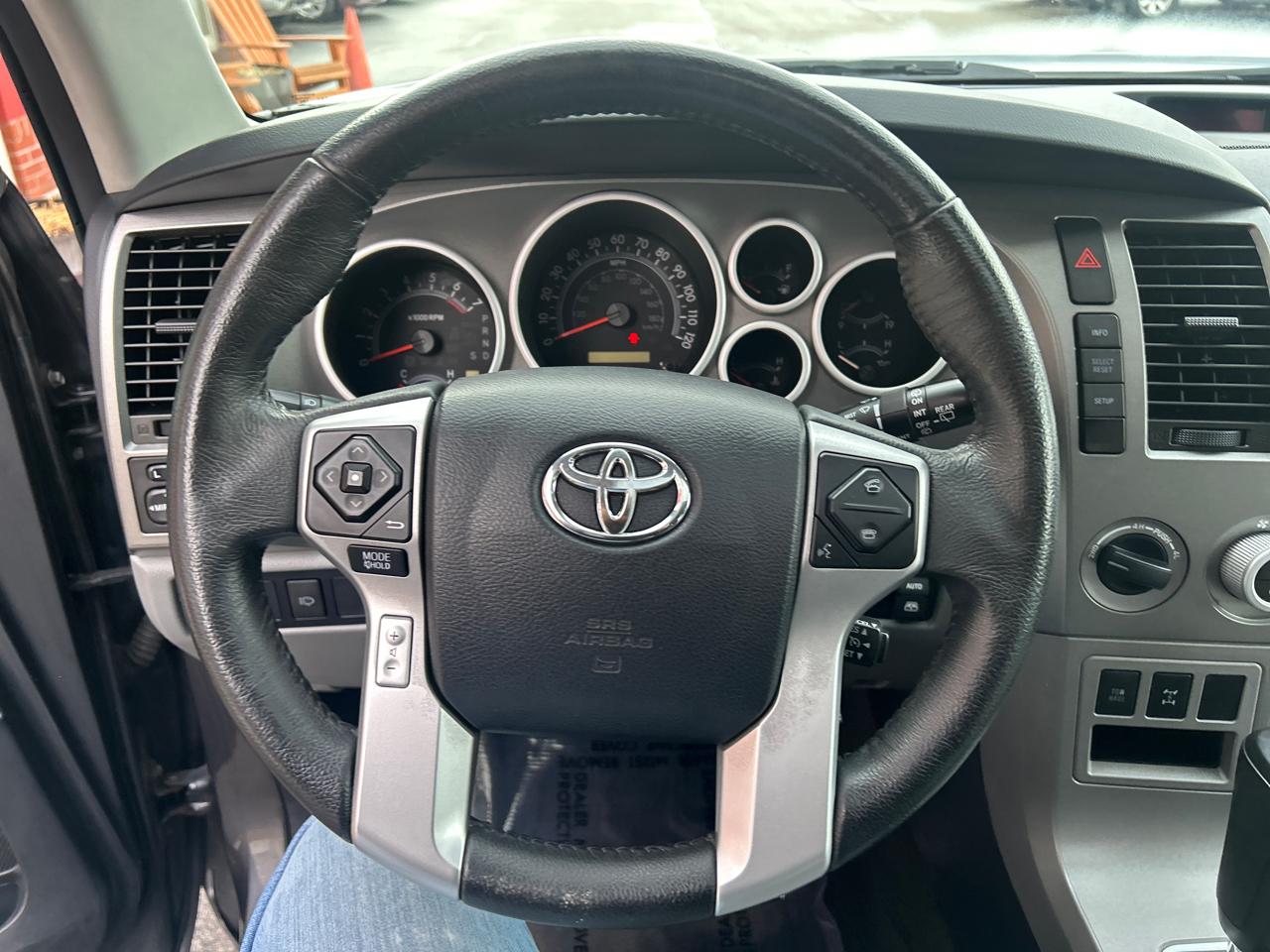 Toyota Sequoia 4WD 5.7L SR5 (Natl) 2015