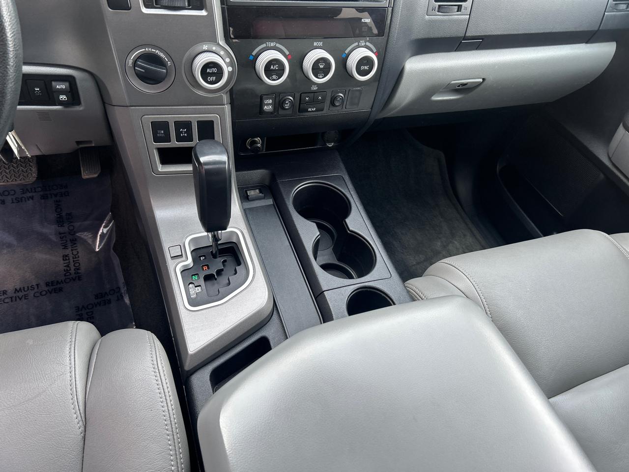 Toyota Sequoia 4WD 5.7L SR5 (Natl) 2015