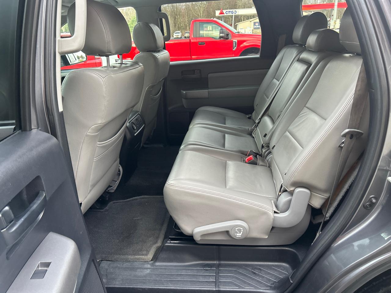 Toyota Sequoia 4WD 5.7L SR5 (Natl) 2015