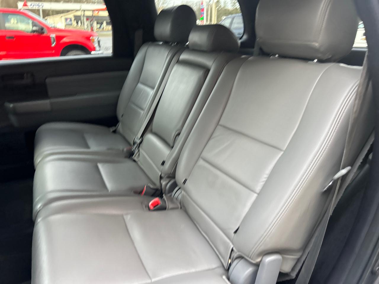 Toyota Sequoia 4WD 5.7L SR5 (Natl) 2015