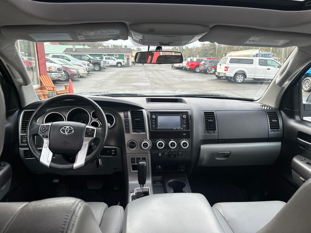 Toyota Sequoia 4WD 5.7L SR5 (Natl) 2015