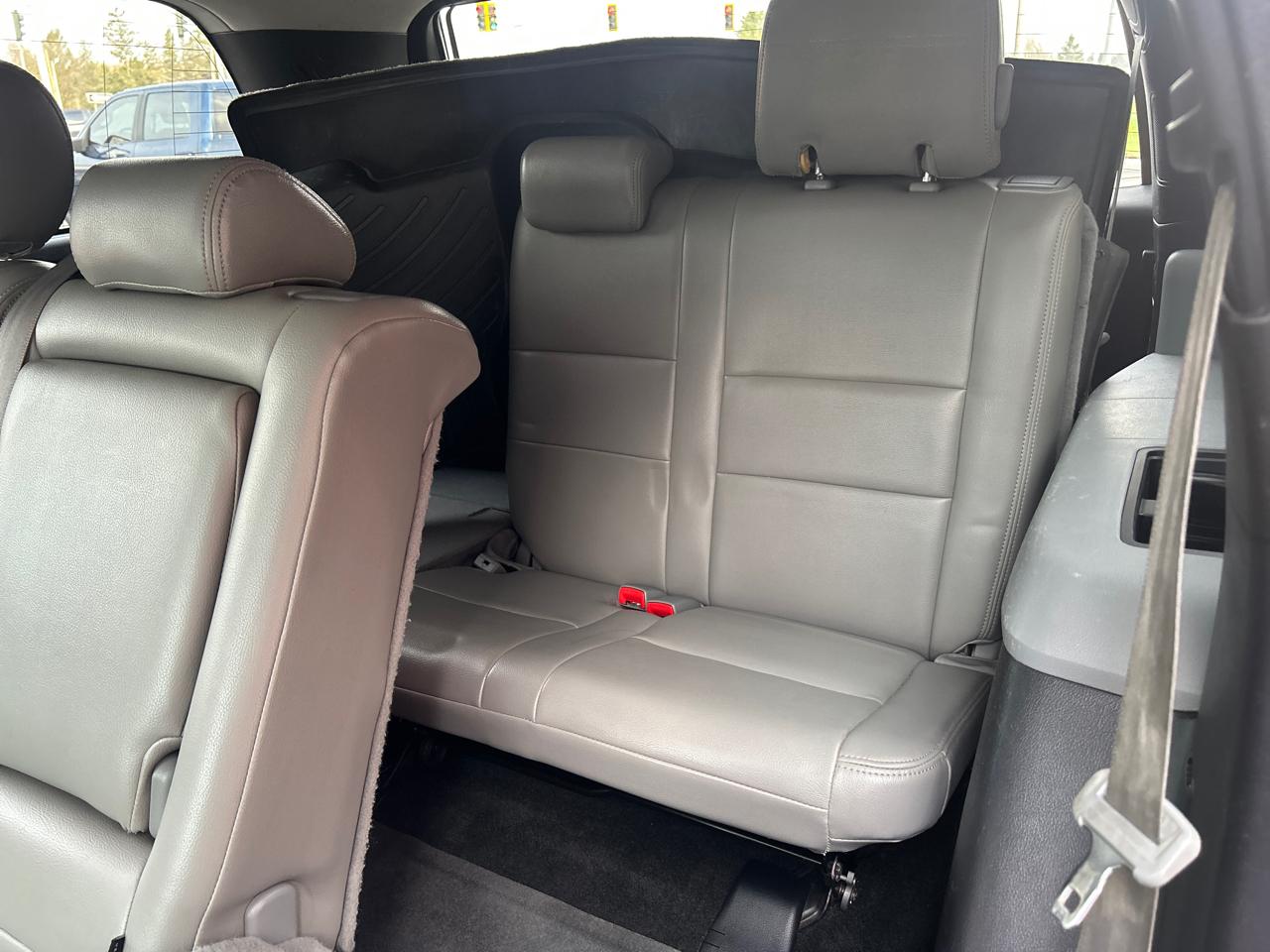 Toyota Sequoia 4WD 5.7L SR5 (Natl) 2015