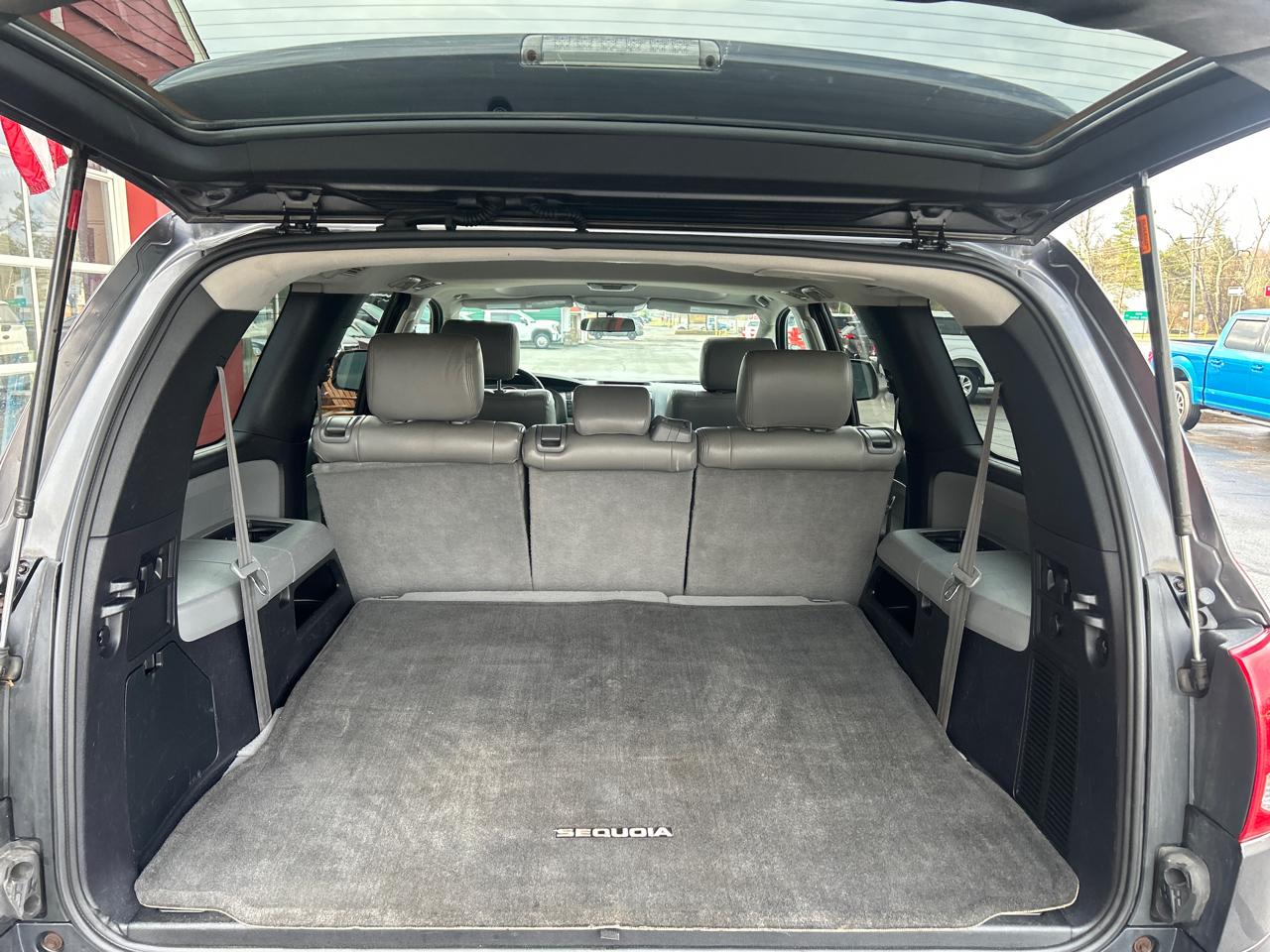 Toyota Sequoia 4WD 5.7L SR5 (Natl) 2015