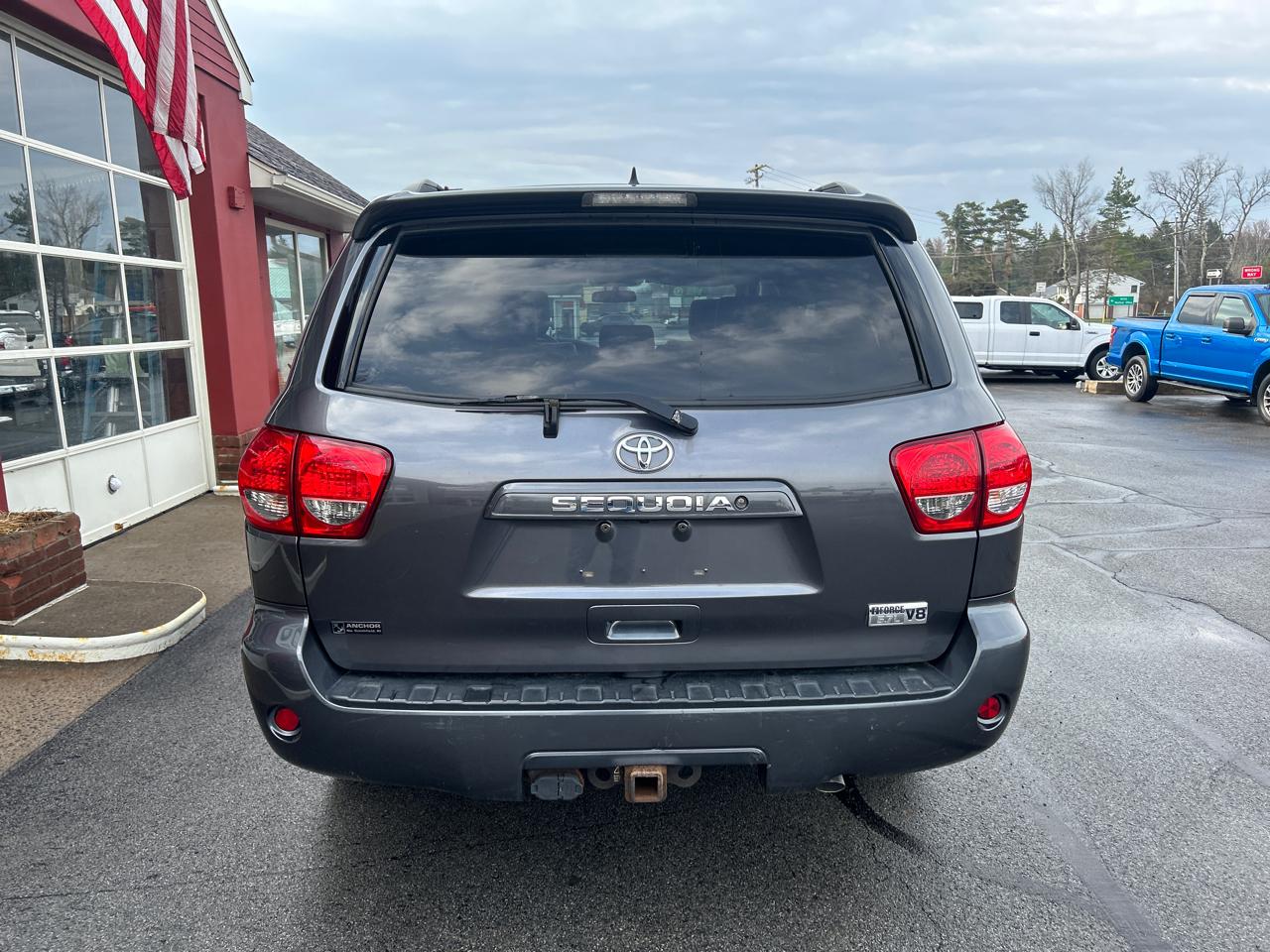 Toyota Sequoia 4WD 5.7L SR5 (Natl) 2015