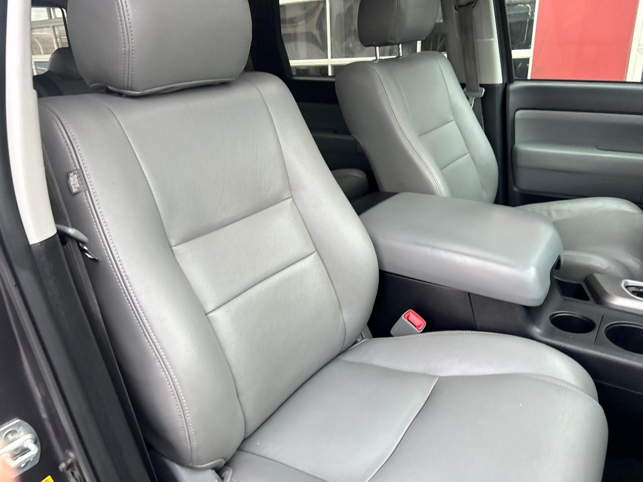 Toyota Sequoia 4WD 5.7L SR5 (Natl) 2015