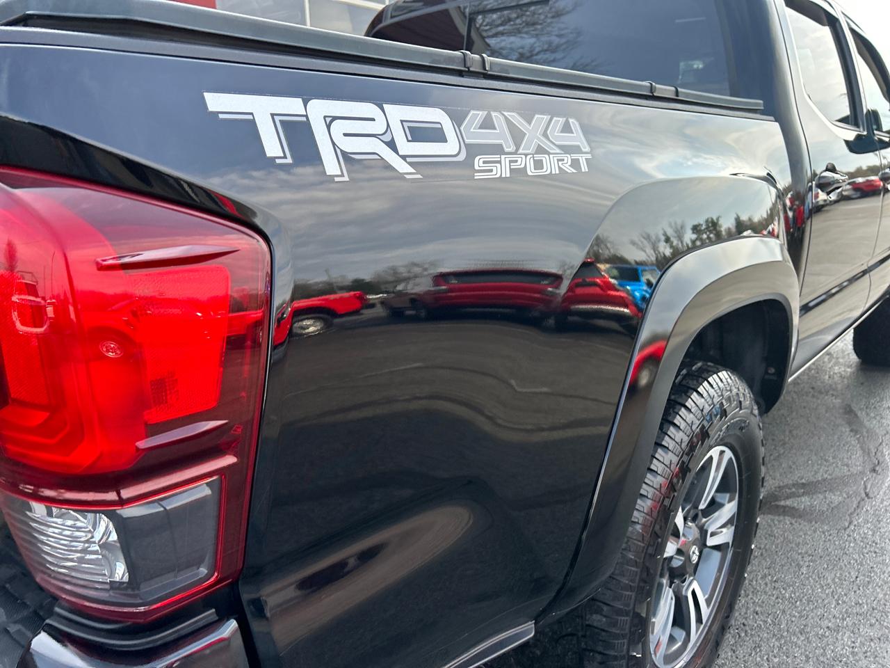 Toyota Tacoma 4WD Double Cab V6 AT TRD Sport (Natl) 2018