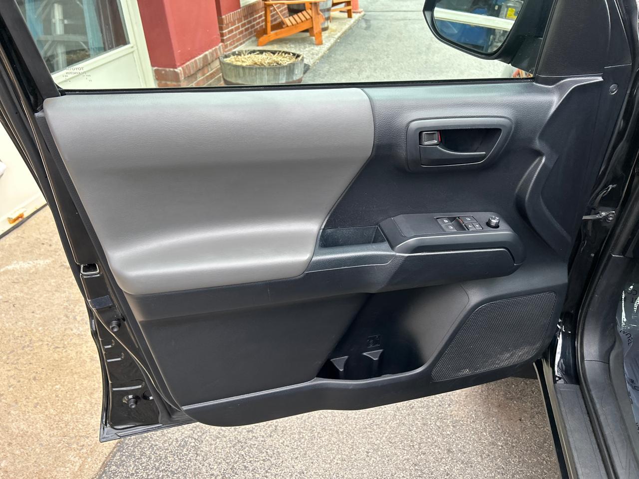 Toyota Tacoma 4WD Access Cab I4 AT SR (Natl) 2018