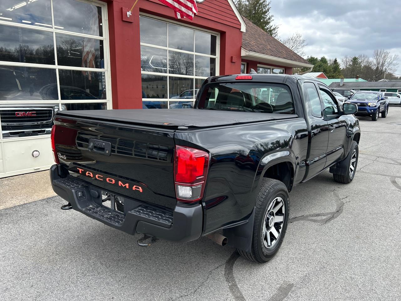 Toyota Tacoma 4WD Access Cab I4 AT SR (Natl) 2018