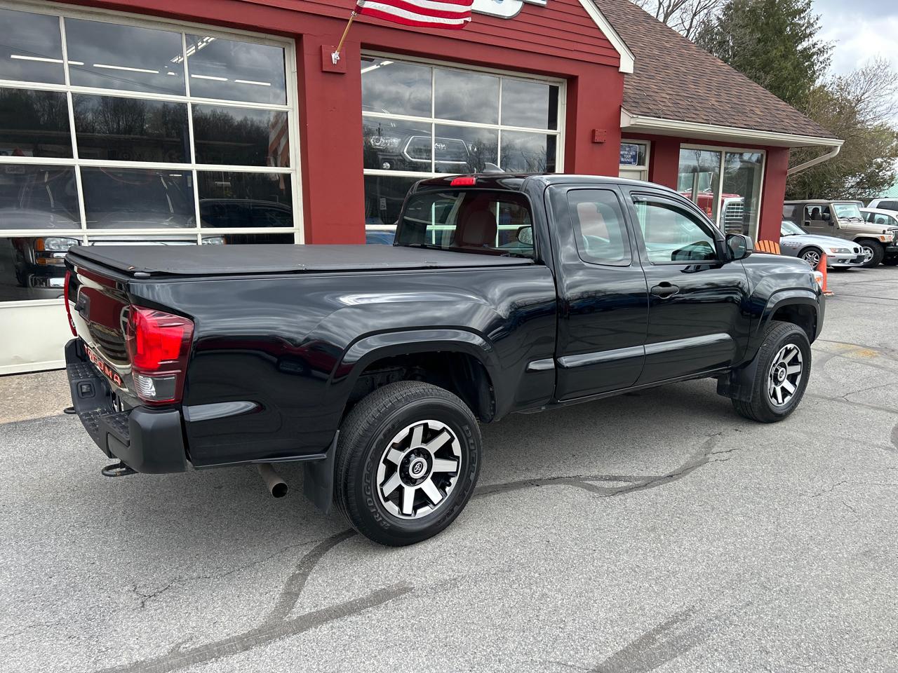 Toyota Tacoma 4WD Access Cab I4 AT SR (Natl) 2018