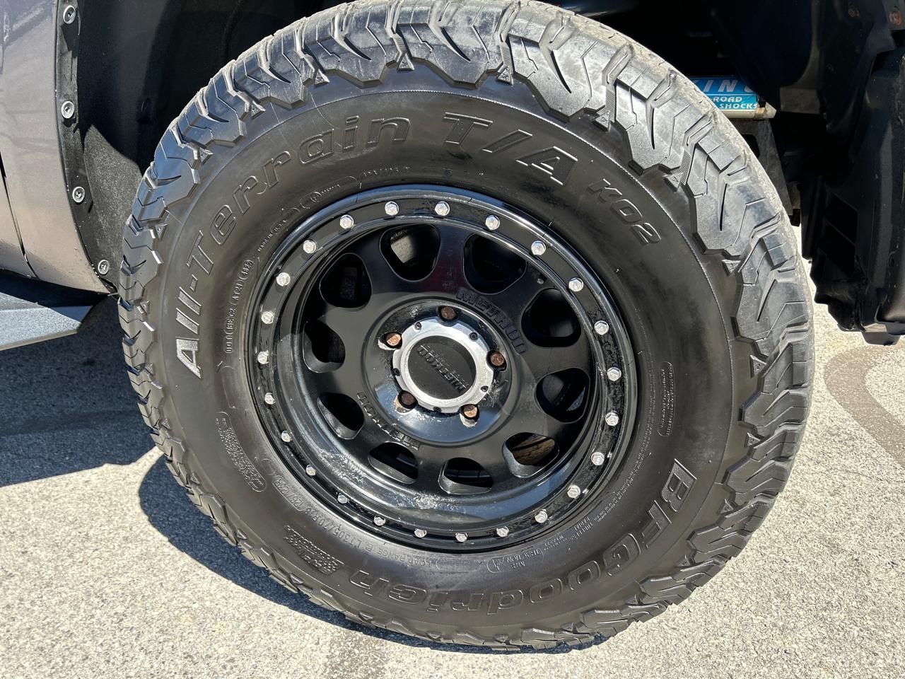 Toyota Tundra 4WD Truck CrewMax 5.7L FFV V8 6-Spd AT SR5 (Natl) 2016