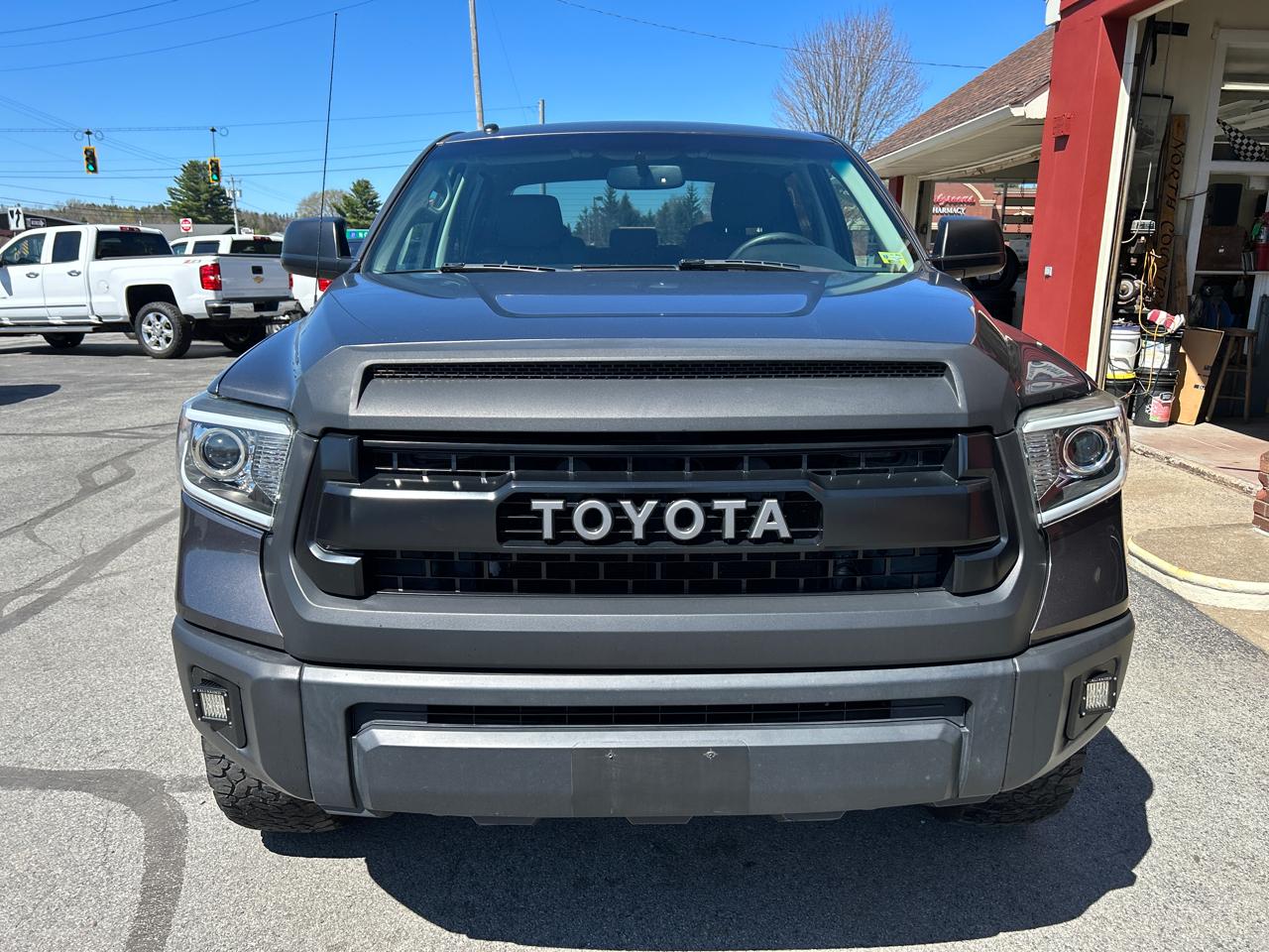 Toyota Tundra 4WD Truck CrewMax 5.7L FFV V8 6-Spd AT SR5 (Natl) 2016