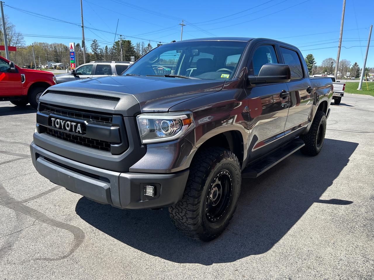 Toyota Tundra 4WD Truck CrewMax 5.7L FFV V8 6-Spd AT SR5 (Natl) 2016