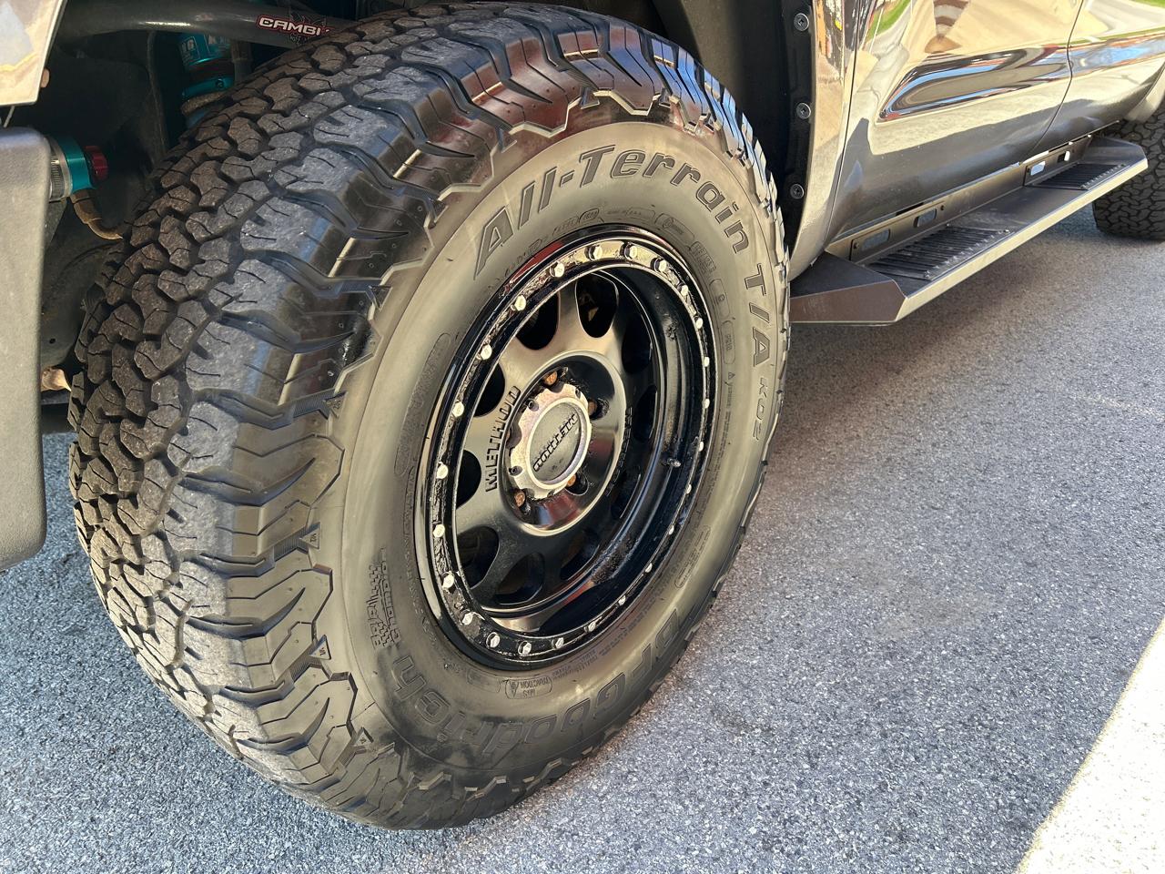 Toyota Tundra 4WD Truck CrewMax 5.7L FFV V8 6-Spd AT SR5 (Natl) 2016