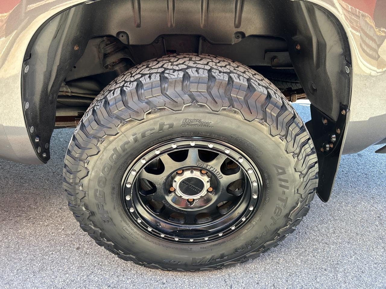 Toyota Tundra 4WD Truck CrewMax 5.7L FFV V8 6-Spd AT SR5 (Natl) 2016