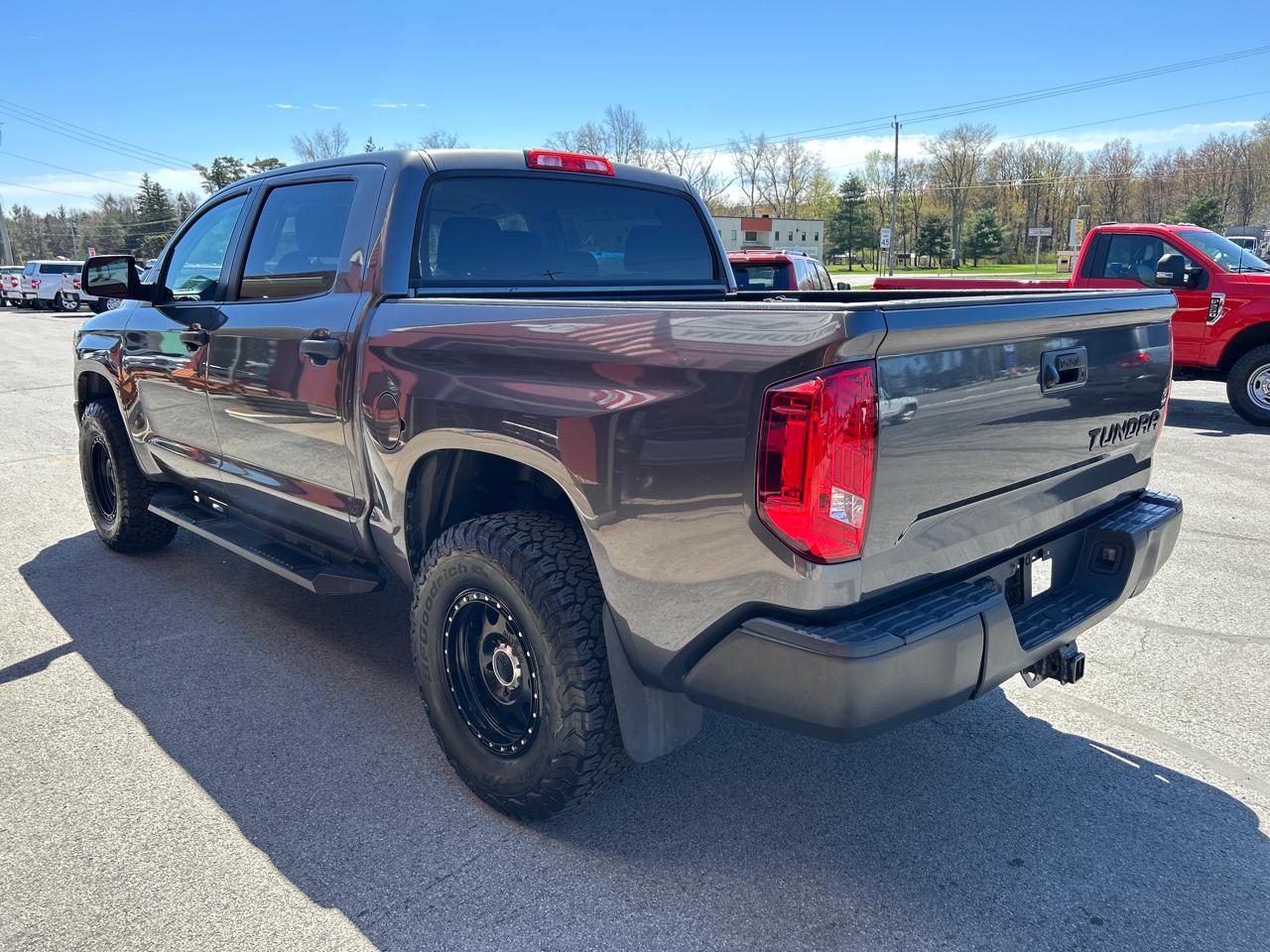 Toyota Tundra 4WD Truck CrewMax 5.7L FFV V8 6-Spd AT SR5 (Natl) 2016