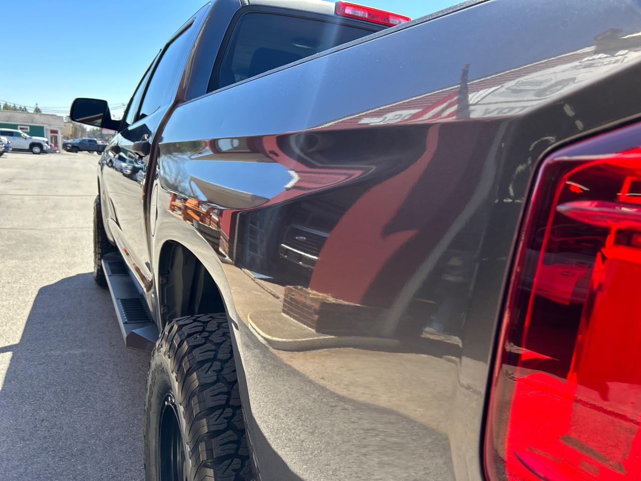 Toyota Tundra 4WD Truck CrewMax 5.7L FFV V8 6-Spd AT SR5 (Natl) 2016