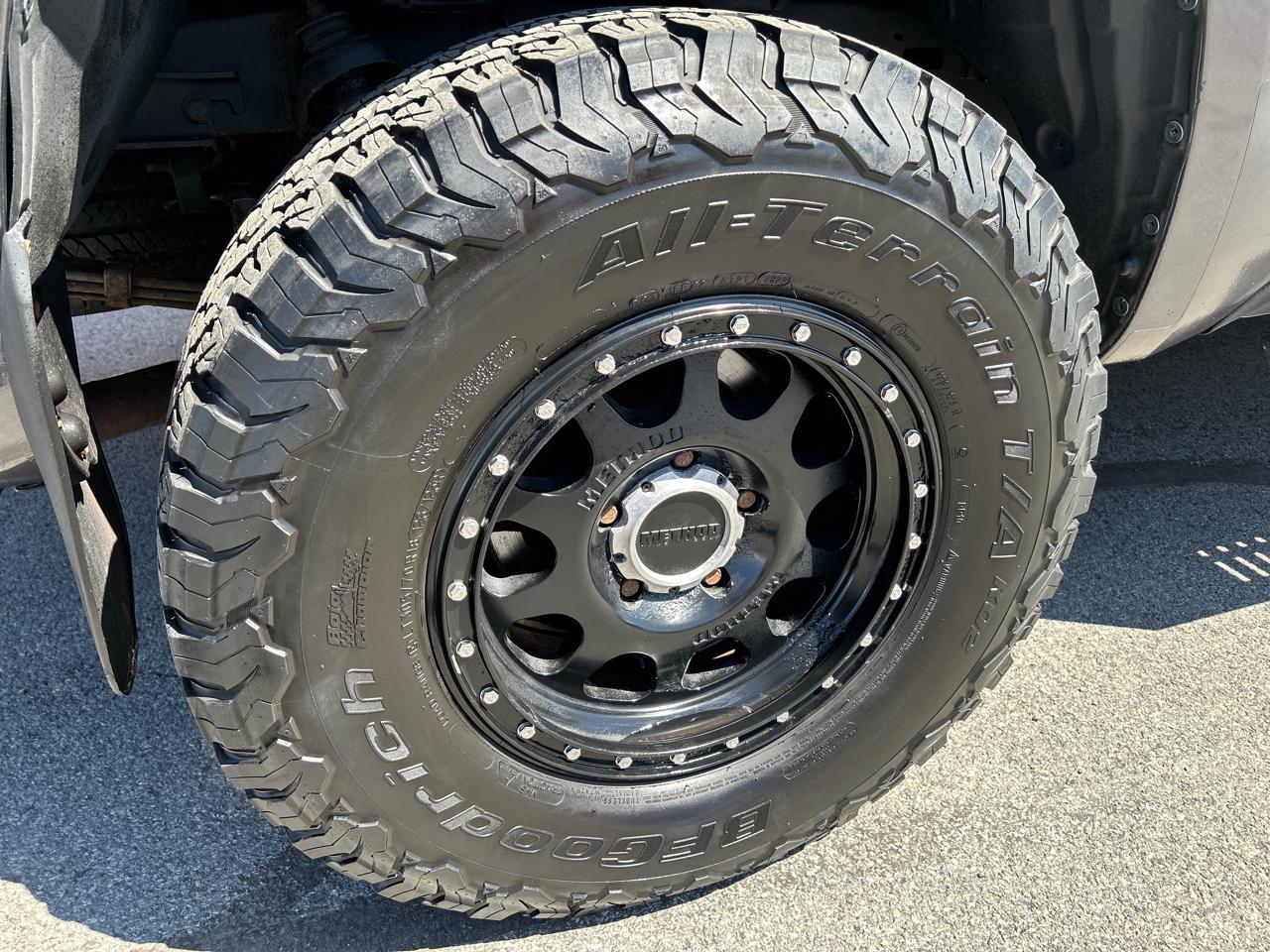 Toyota Tundra 4WD Truck CrewMax 5.7L FFV V8 6-Spd AT SR5 (Natl) 2016