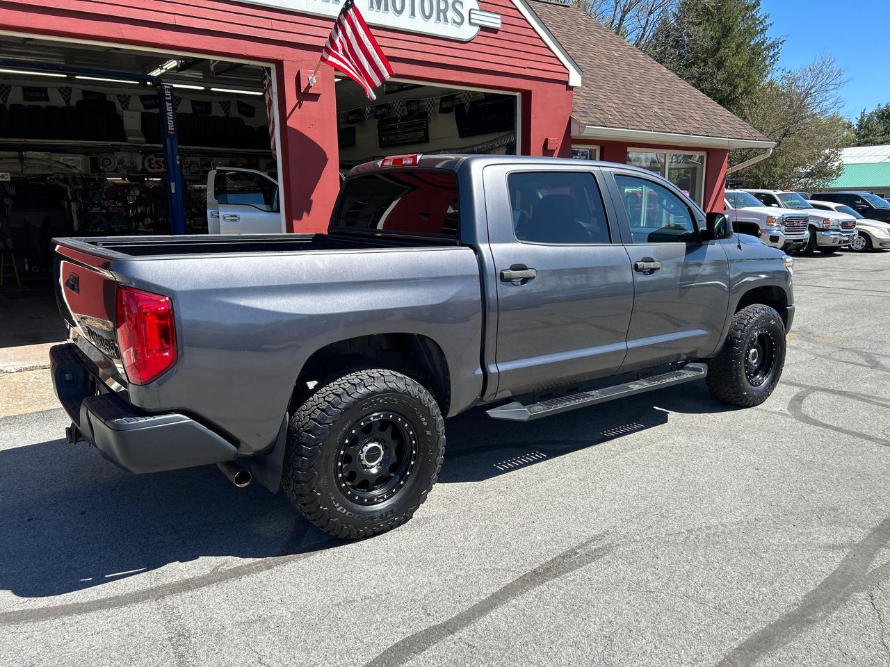 Toyota Tundra 4WD Truck CrewMax 5.7L FFV V8 6-Spd AT SR5 (Natl) 2016